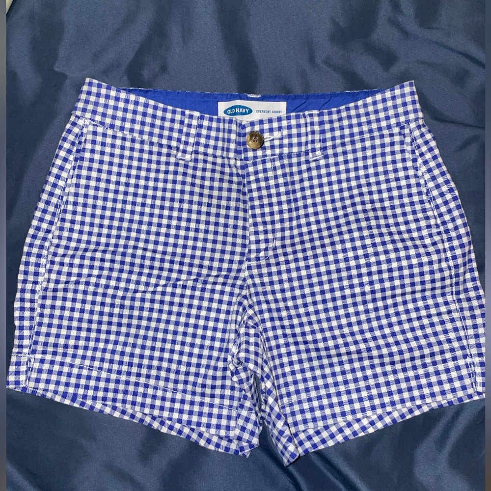 NWOT Old Navy Mid Rise 5” Everyday Shorts